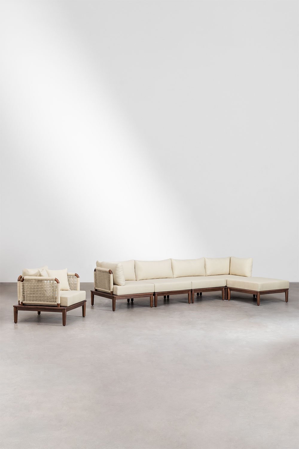 Set da giardino con divano componibile in 4 pezzi con 2 poltrone angolari, pouf e poltrona in legno di acacia Giulia