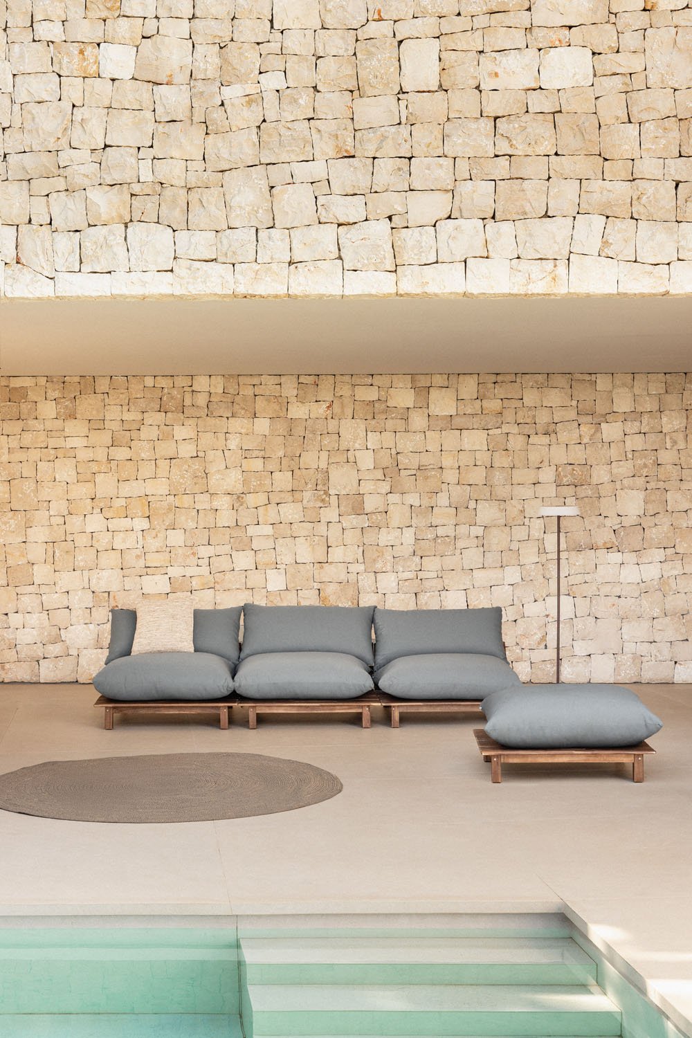 Divano reclinabile modulare da giardino a 3 pezzi con pouf in legno di acacia Brina