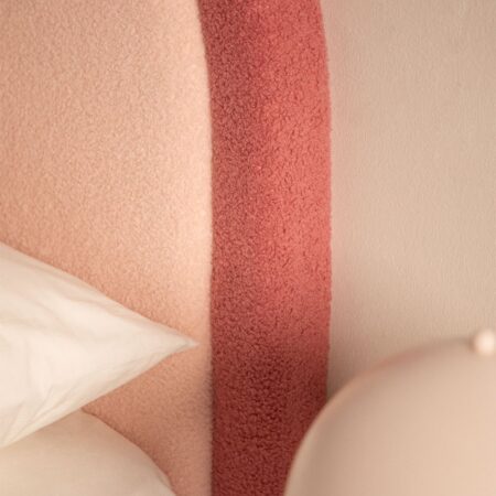 Letto con contenitore ribaltabile in tessuto bouclé Kalwa