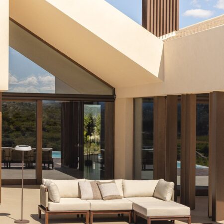 Divano da giardino componibile Giulia 3 pezzi con 2 poltrone angolari e pouf in acacia
