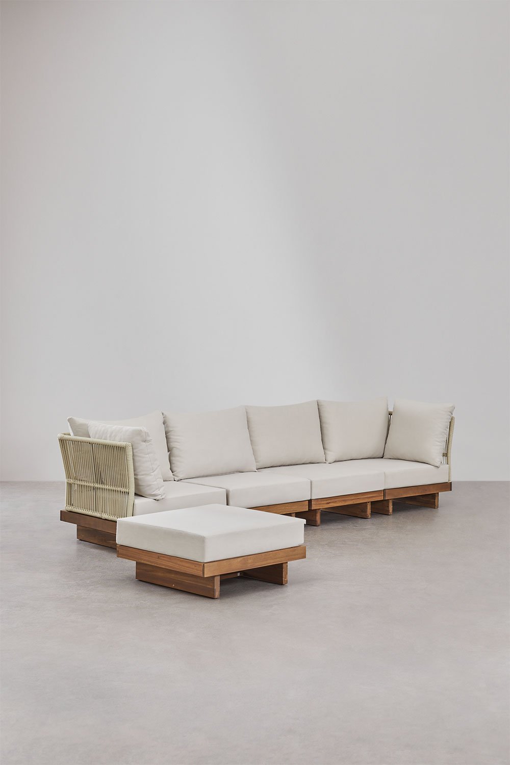 Divano modulare da giardino a 4 pezzi con 2 poltrone angolari e pouf in legno di acacia Dailin