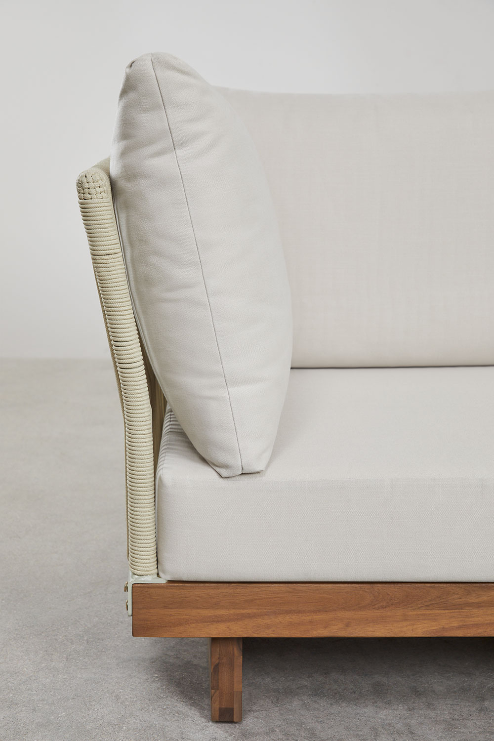 Divano modulare Dailin a 3 pezzi con 2 poltrone angolari e pouf in legno di acacia
