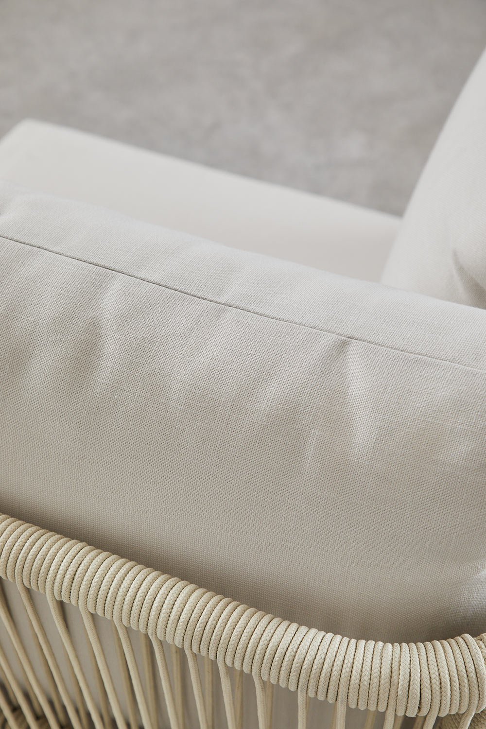 Divano modulare Dailin a 3 pezzi con 2 poltrone angolari e pouf in legno di acacia