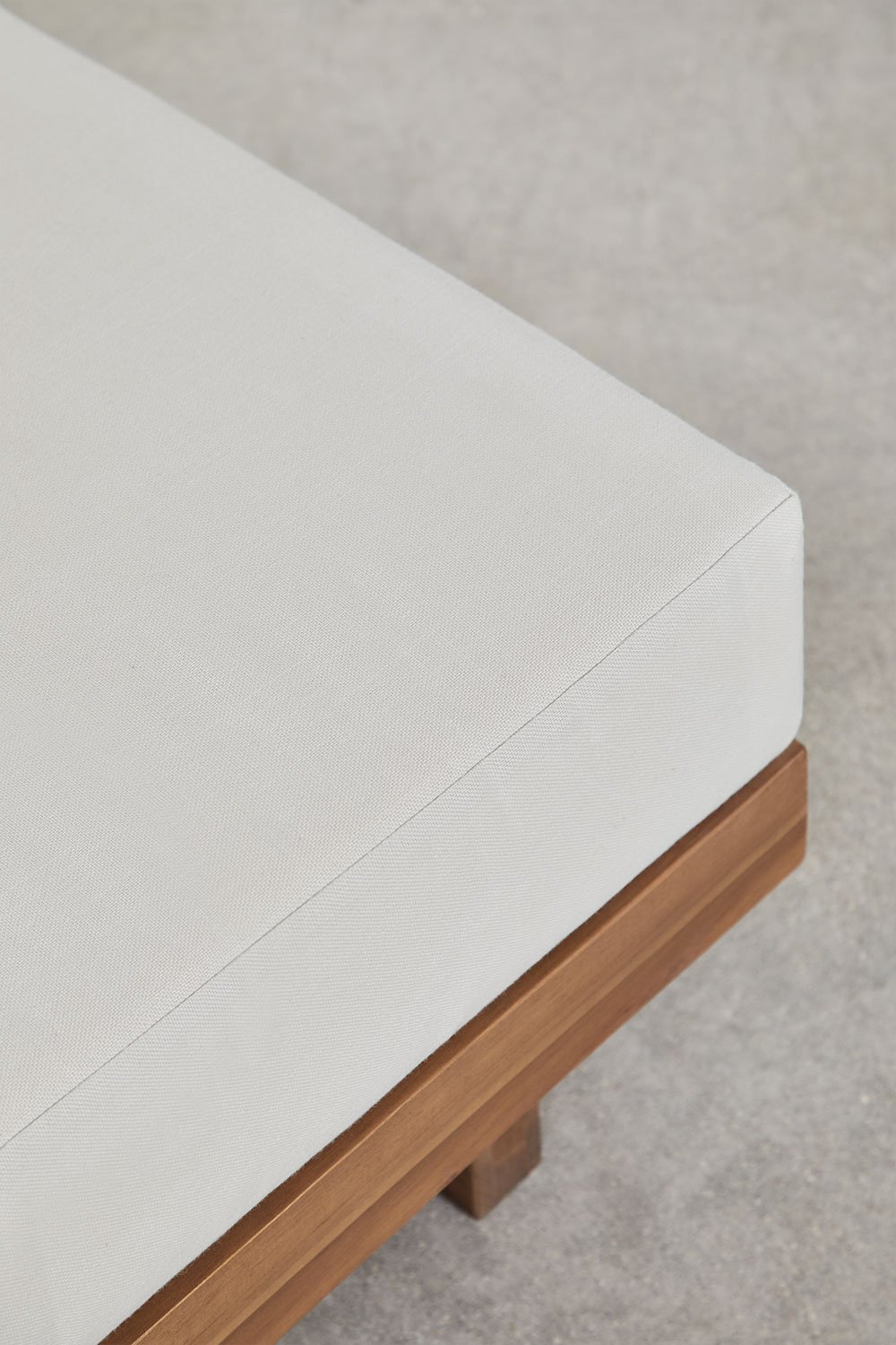 Divano modulare Dailin a 3 pezzi con 2 poltrone angolari e pouf in legno di acacia