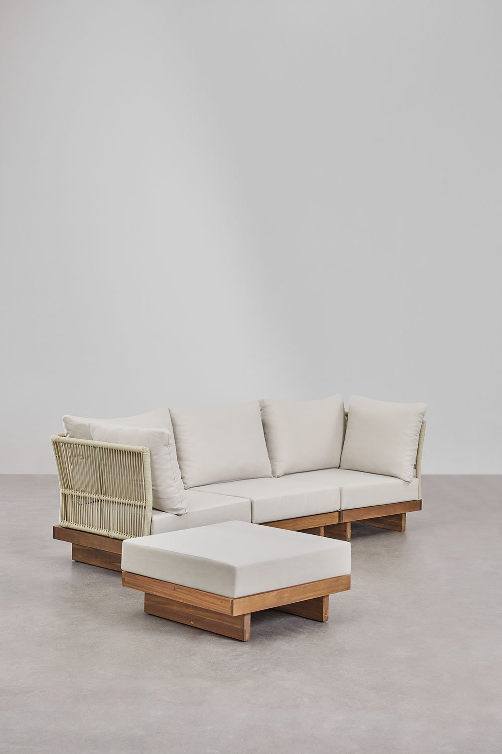 Divano modulare Dailin a 3 pezzi con 2 poltrone angolari e pouf in legno di acacia