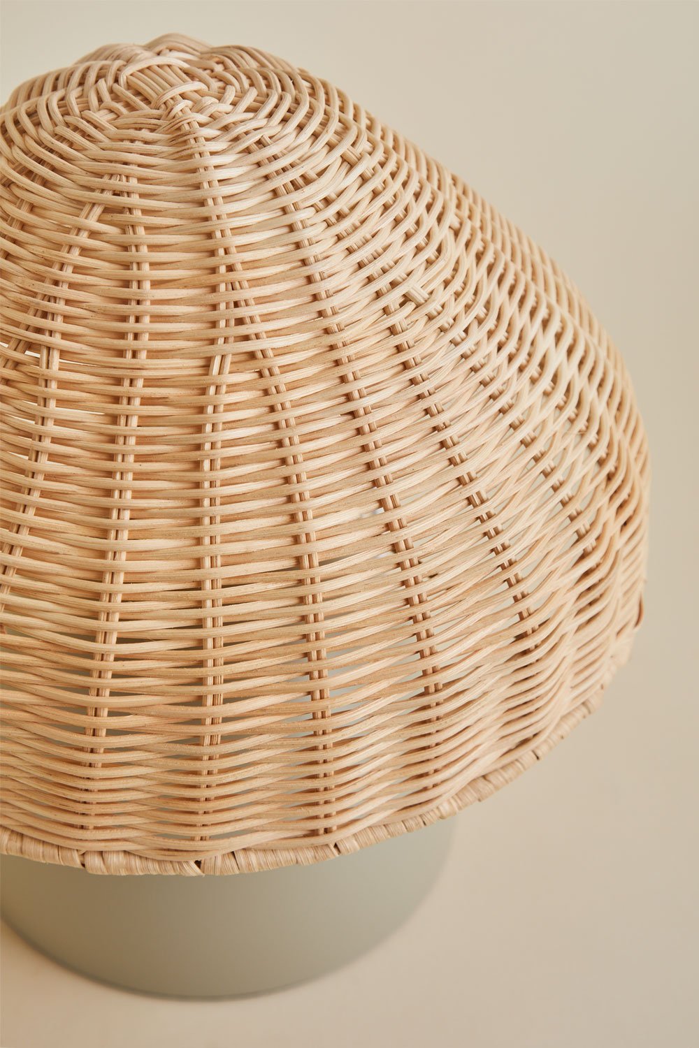Lampada da tavolo Esmeret in rattan e metallo