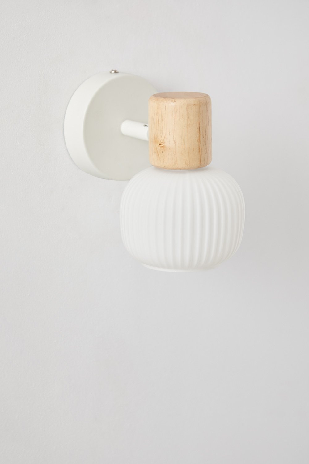 Lampada da parete in ferro, legno della gomma e vetro Ekaizy