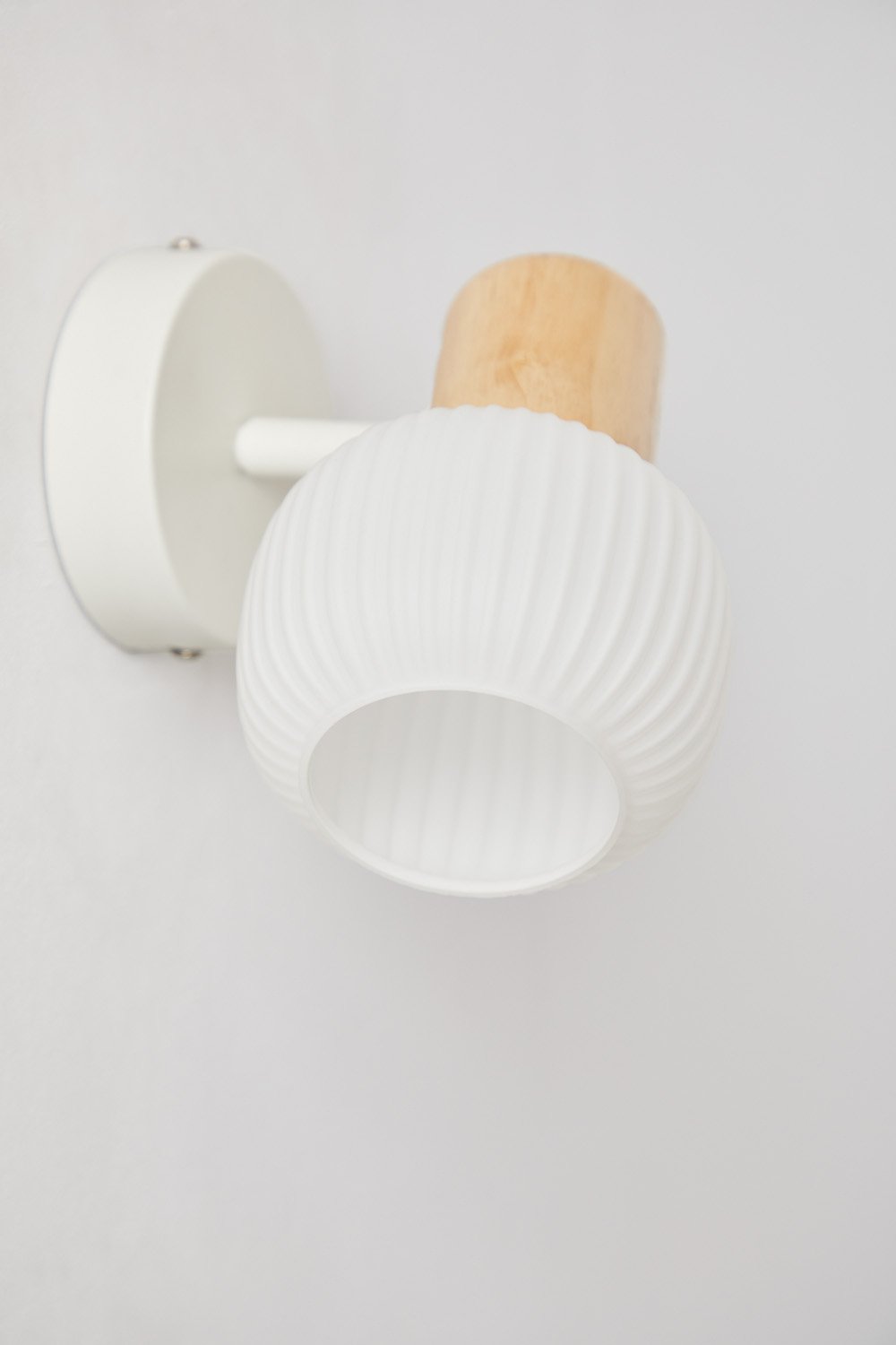 Lampada da parete in ferro, legno della gomma e vetro Ekaizy
