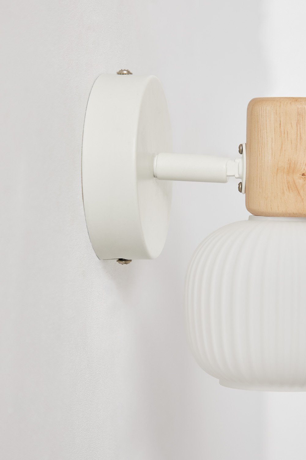 Lampada da parete in ferro, legno della gomma e vetro Ekaizy