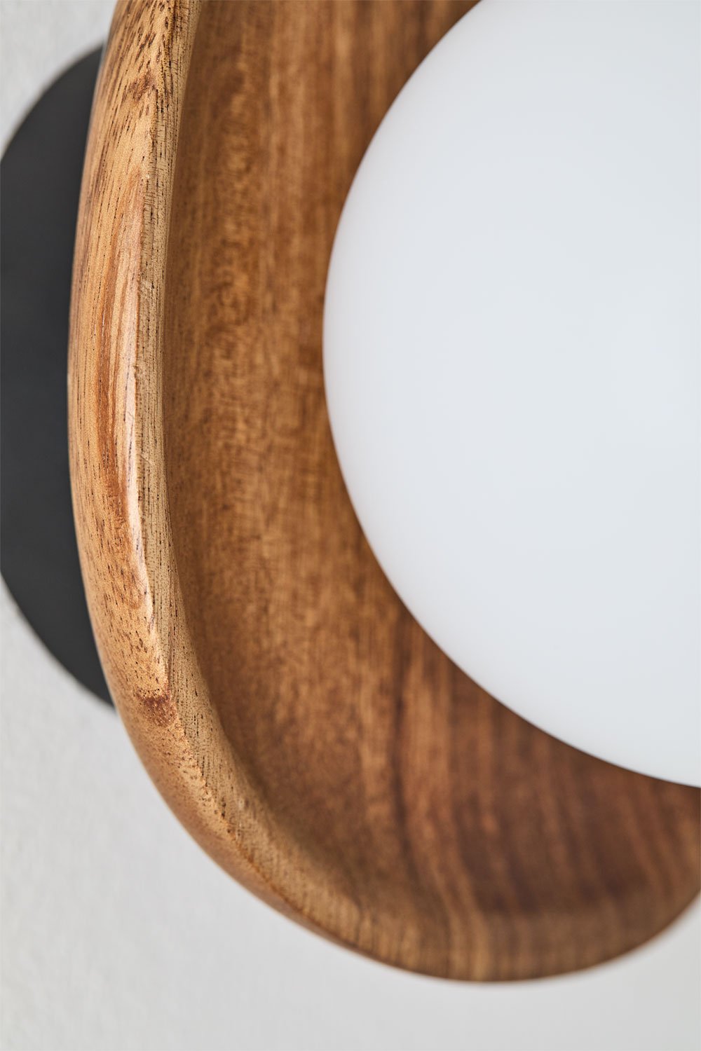 Lampada da parete Freidy in legno di acacia