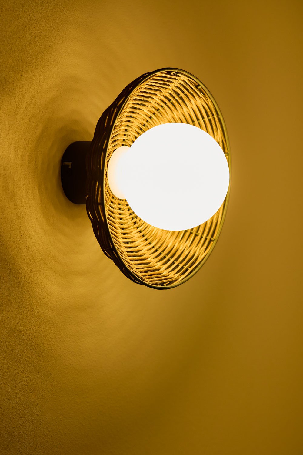Lampada da parete in rattan Lutyen