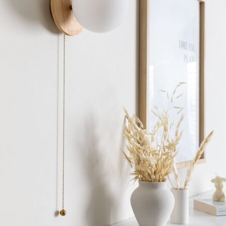 Lampada da parete in legno di rovere con sfera di vetro Kamp