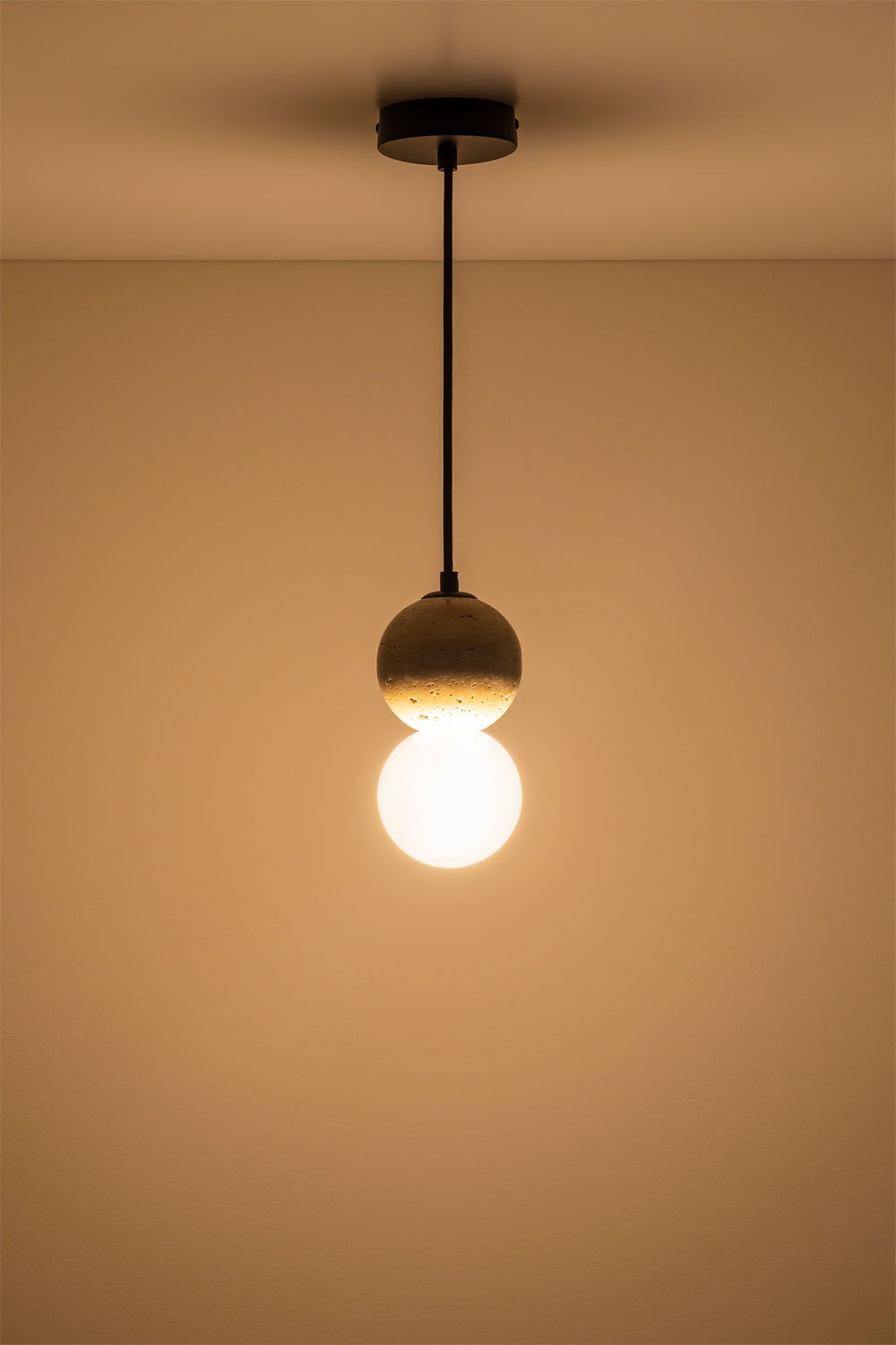 Lampada da soffitto con sfera di cristallo in travertino Davise