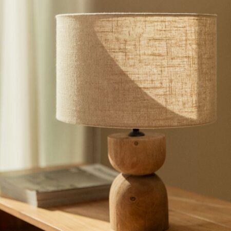 Lampada da tavolo ↑40 cm in legno di mango e lino Gabina