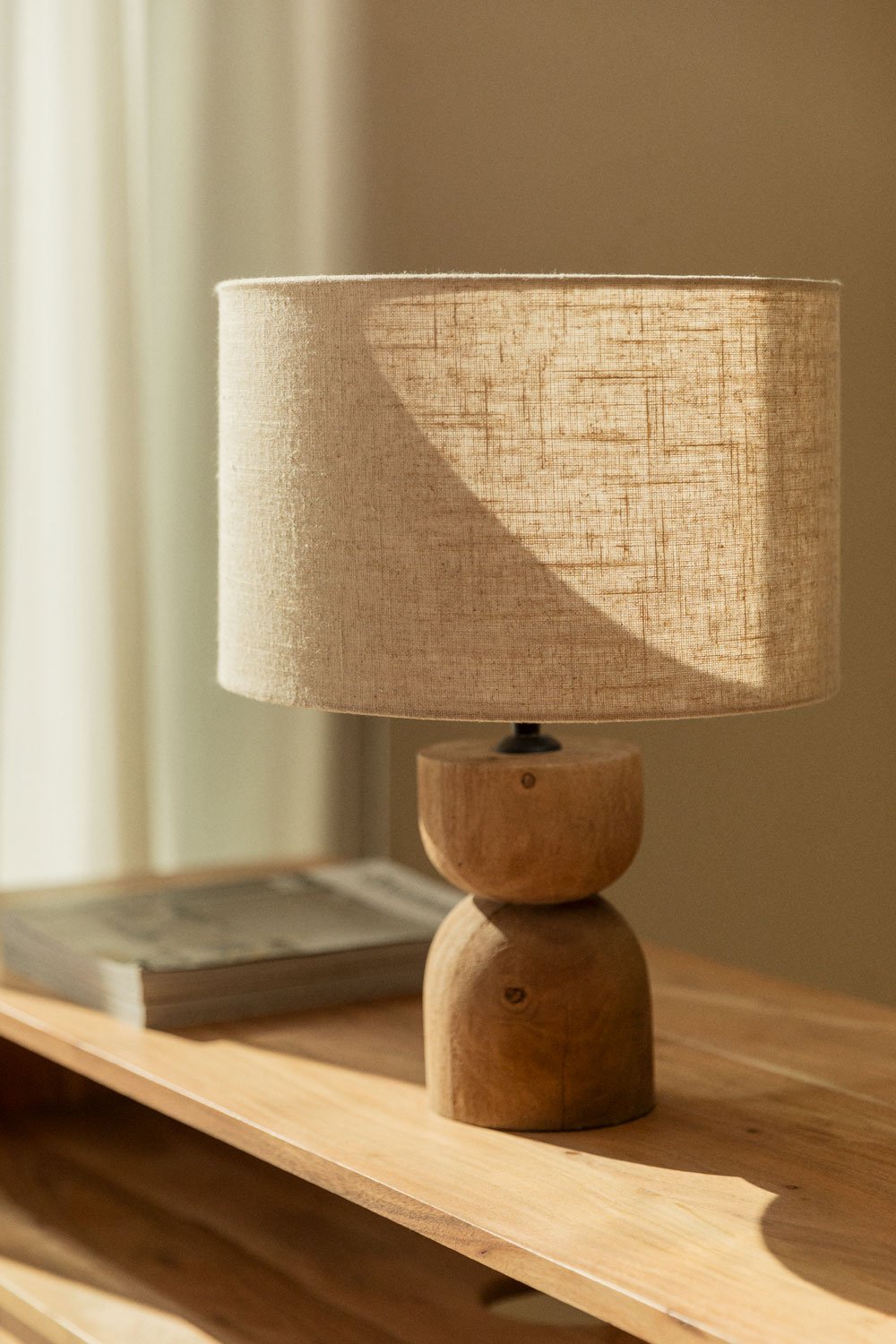 Lampada da tavolo ↑40 cm in legno di mango e lino Gabina