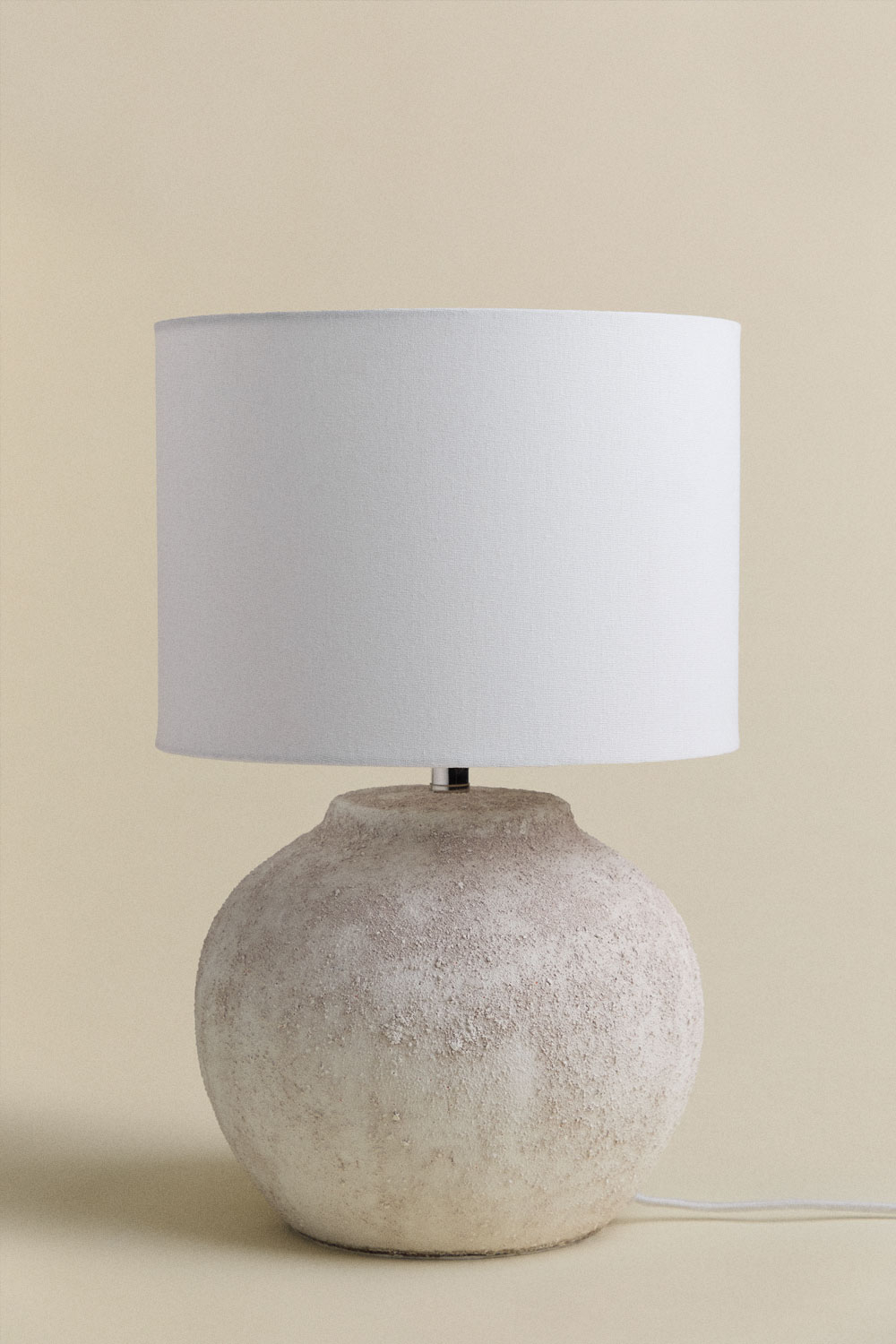 Lampada da tavolo Uvalin in ceramica e lino da 45 cm