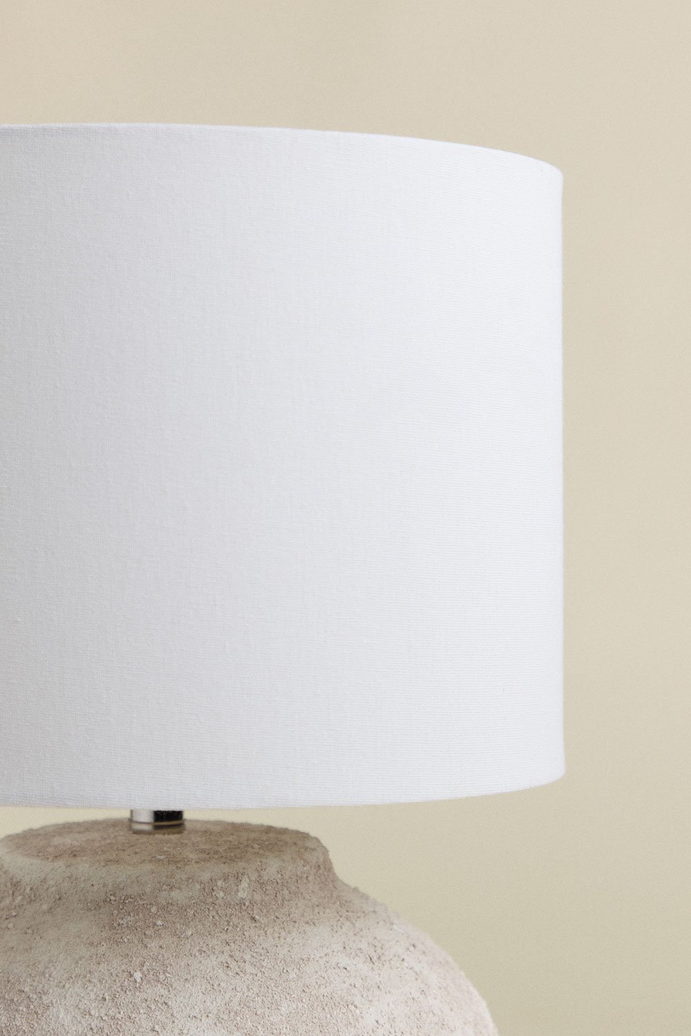 Lampada da tavolo Uvalin in ceramica e lino da 45 cm