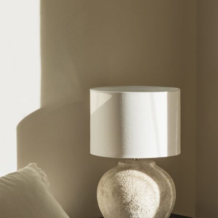 Lampada da tavolo Aloia in lino e terracotta