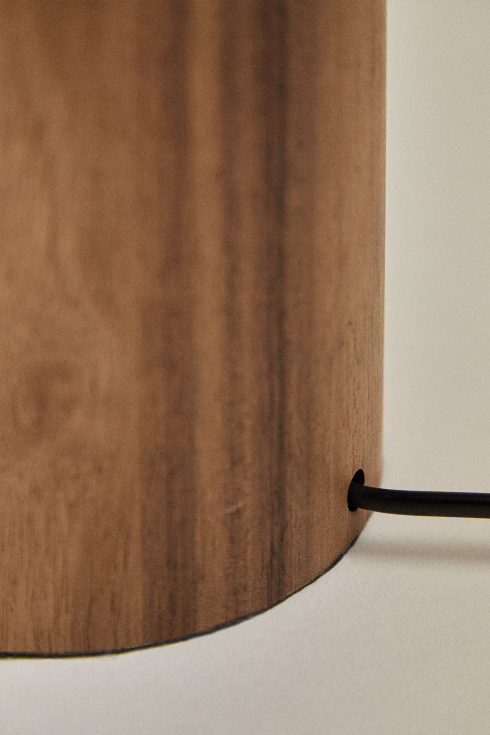 Lampada da tavolo con base cilindrica in legno di acacia Freidy