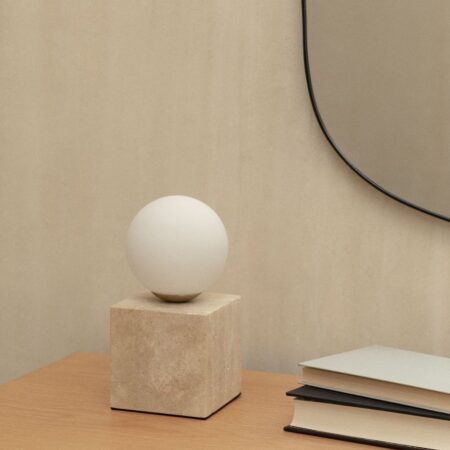Lampada da tavolo in travertino con sfera di cristallo Davise