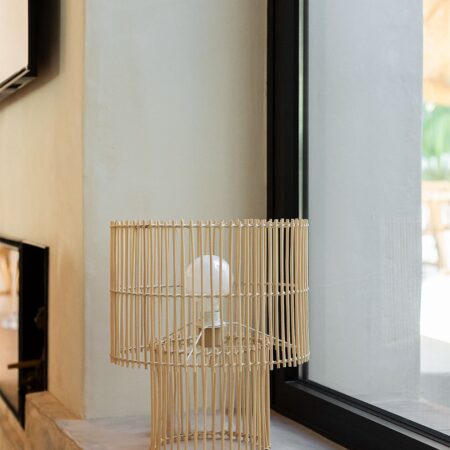 Lampada da tavolo in rattan e metallo Felicia
