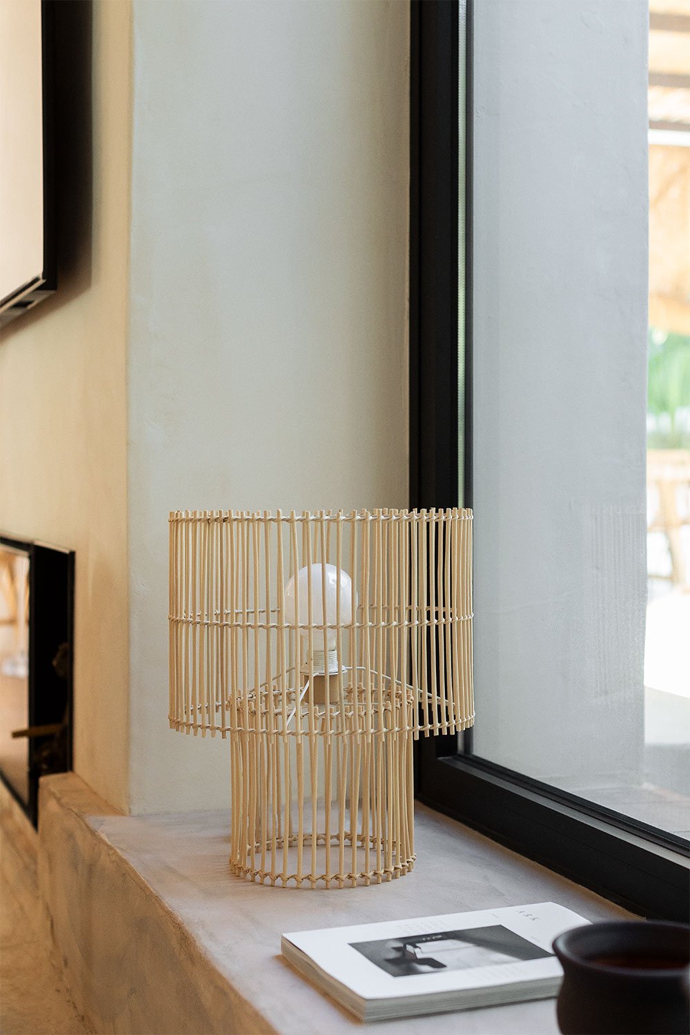 Lampada da tavolo in rattan e metallo Felicia