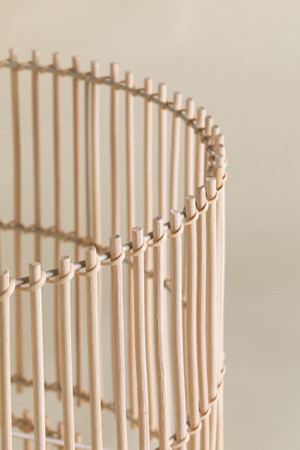Lampada da tavolo in rattan e metallo Felicia
