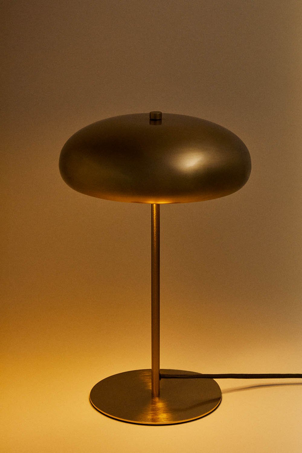 Lampada da tavolo in metallo Hilma