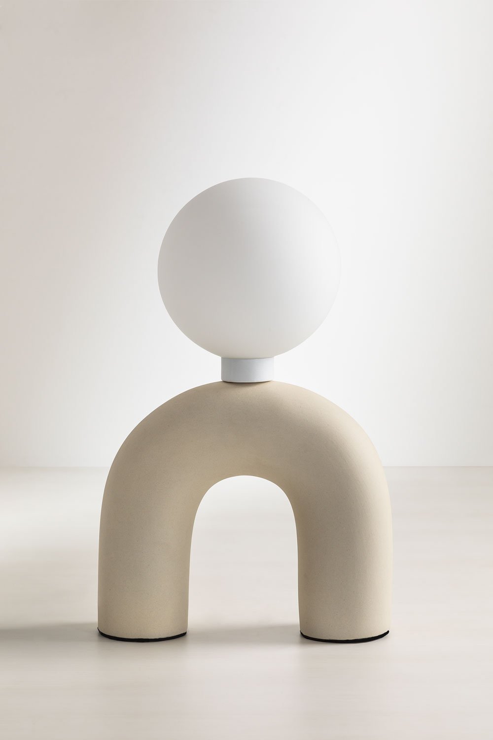 Lampada da tavolo in ceramica con sfera in vetro Galva