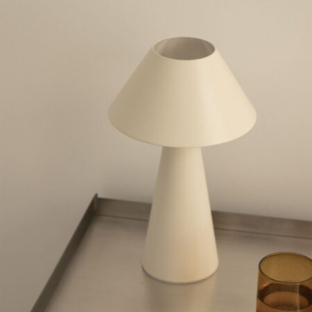 Lampada da tavolo in ferro Silenora