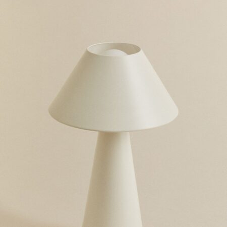 Lampada da tavolo in ferro Silenora
