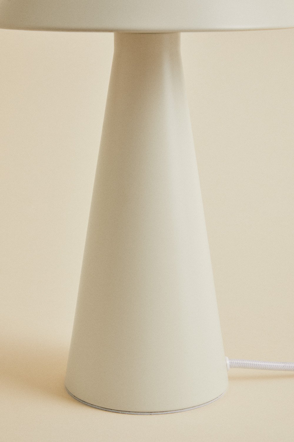 Lampada da tavolo in ferro Silenora