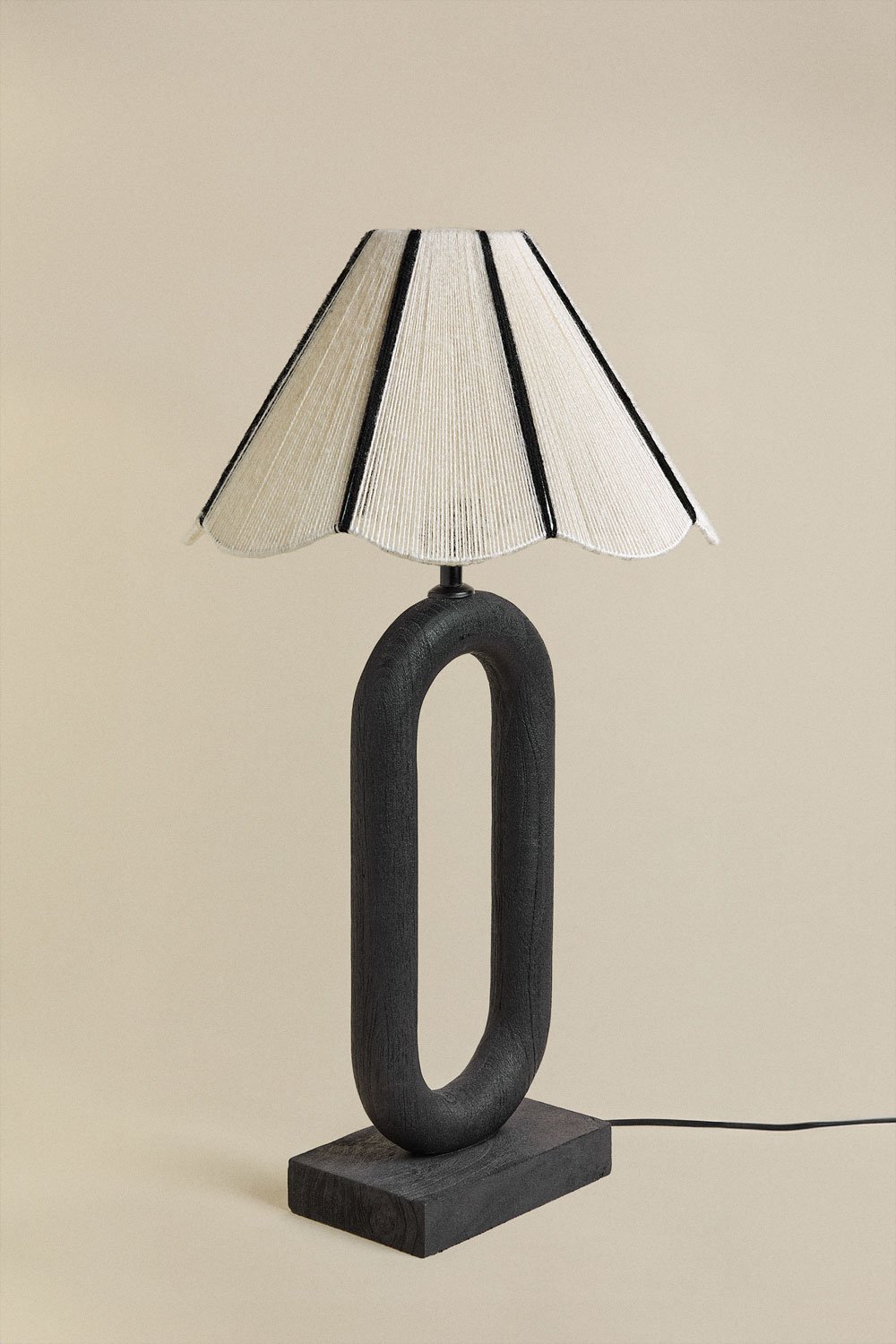 Lampada da tavolo in legno di mango e lana Loucia