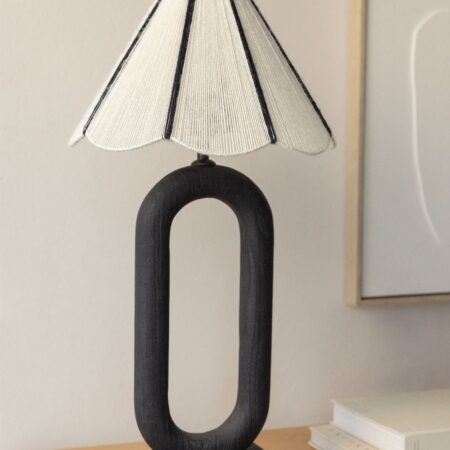 Lampada da tavolo in legno di mango e lana Loucia