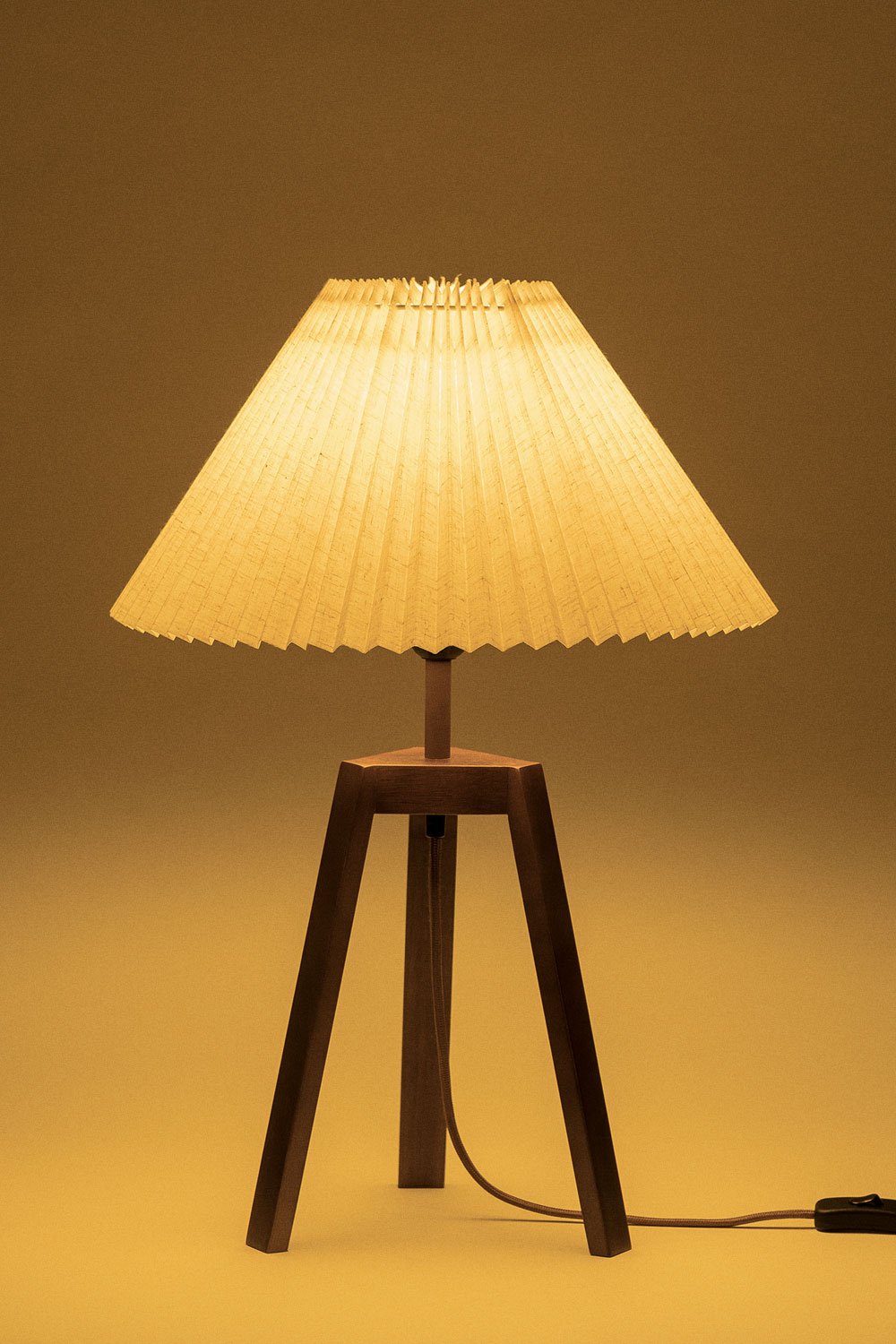 Lampada da tavolo in lino e legno Vivaldo