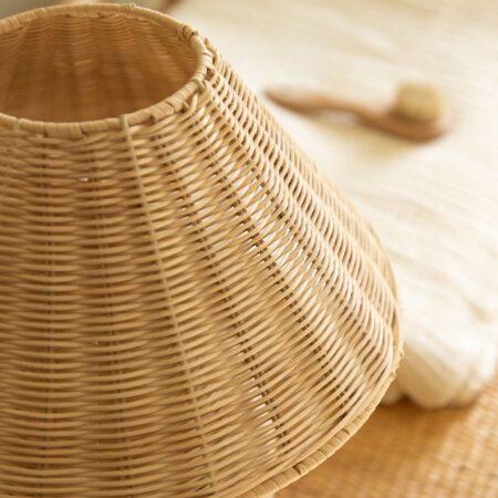 Lampada da tavolo in rattan Menara