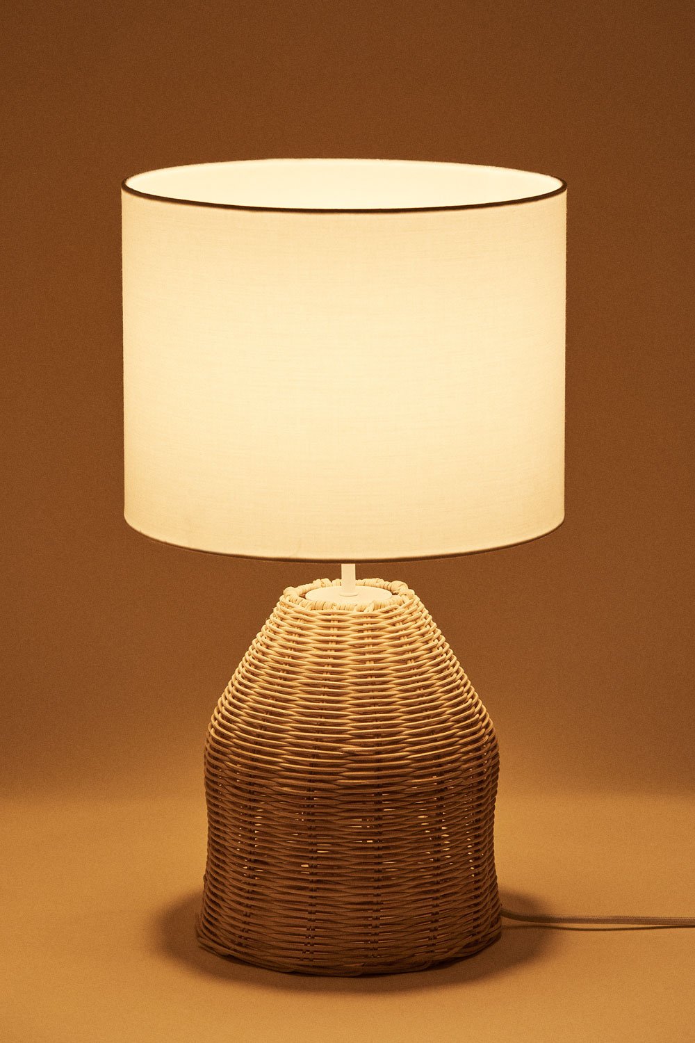 Lampada da tavolo in rattan Zakai