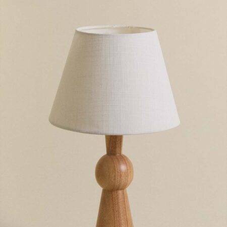 Lampada da tavolo Jevila in legno di gomma