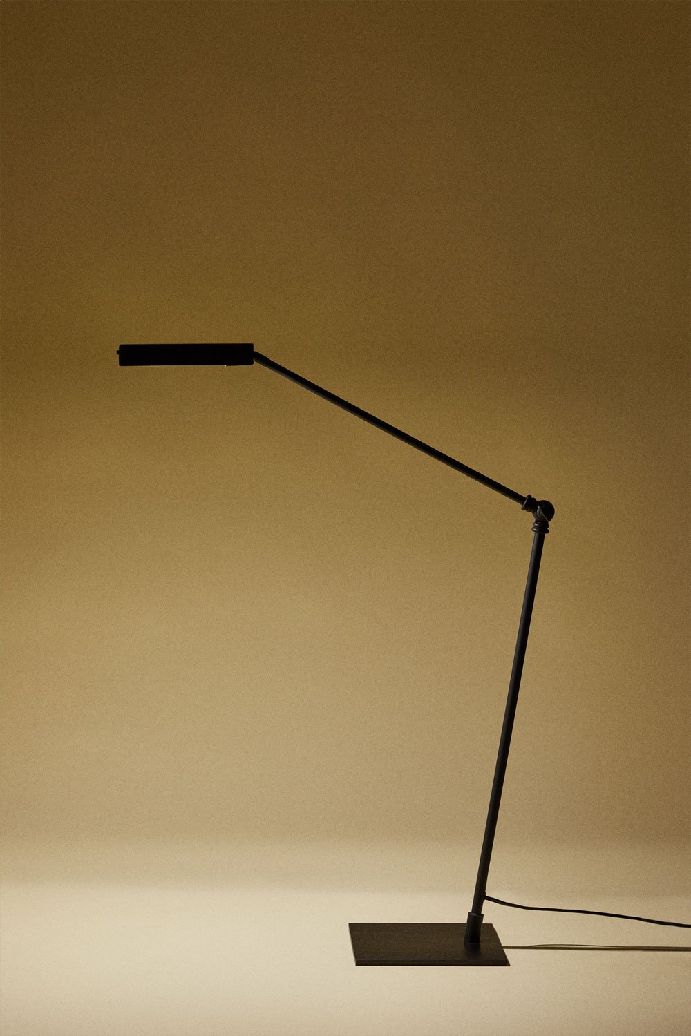 Lampada da tavolo a LED in ferro Valtyn