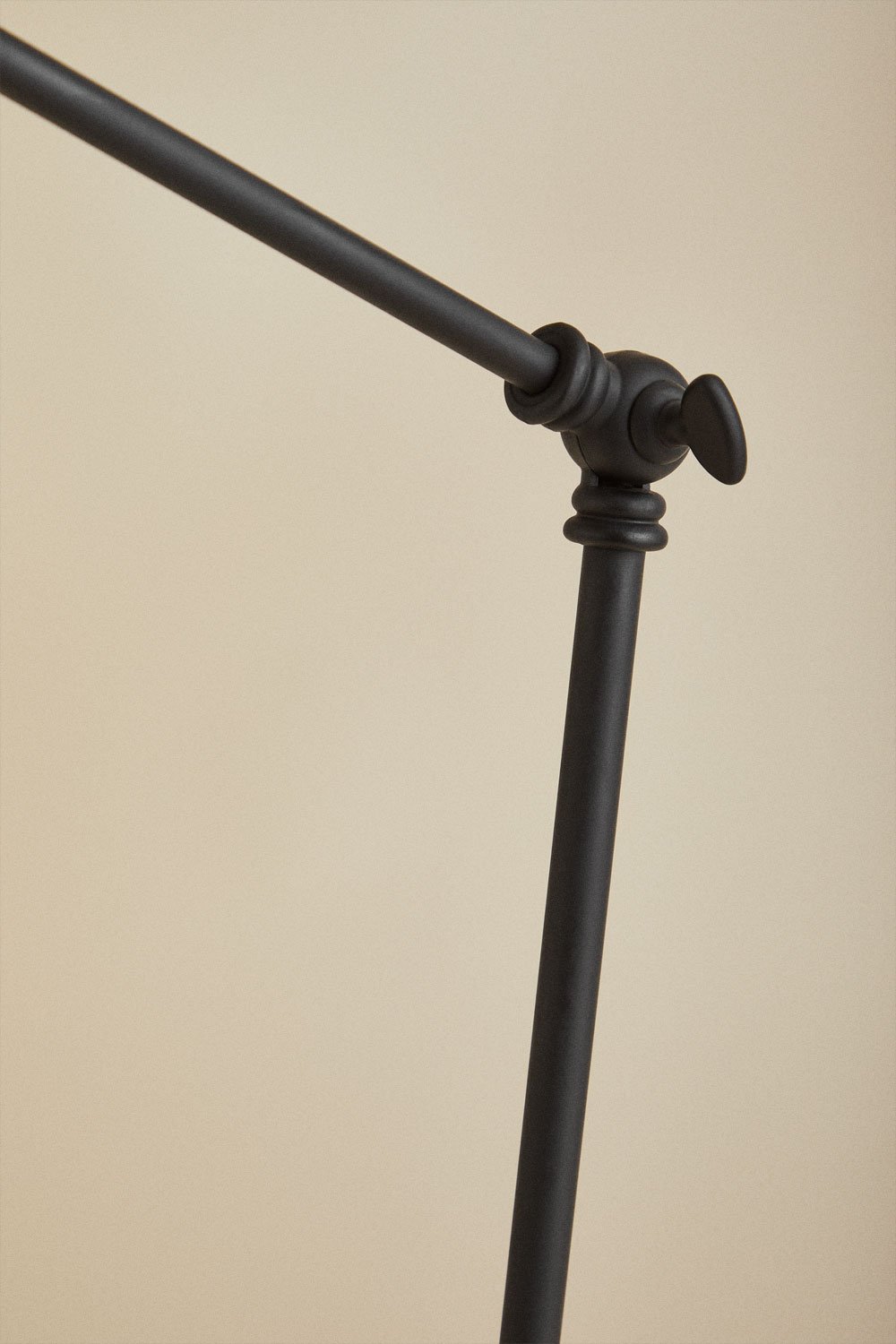 Lampada da tavolo a LED in ferro Valtyn