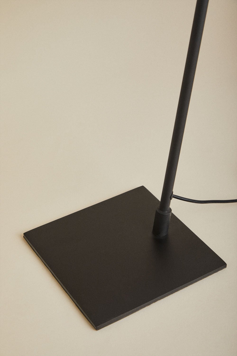 Lampada da tavolo a LED in ferro Valtyn