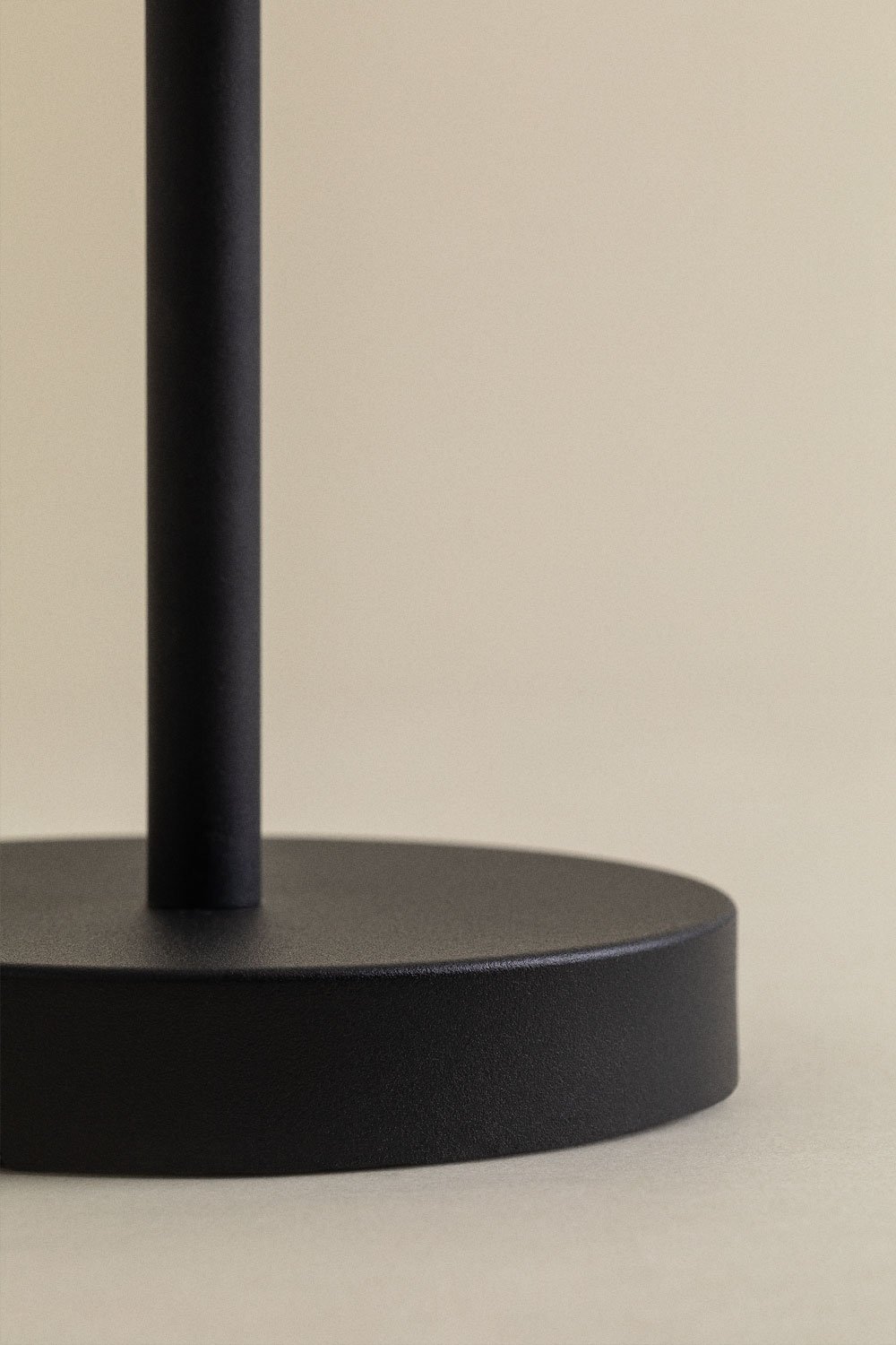 Lampada da tavolo LED wireless in ferro Kiemery