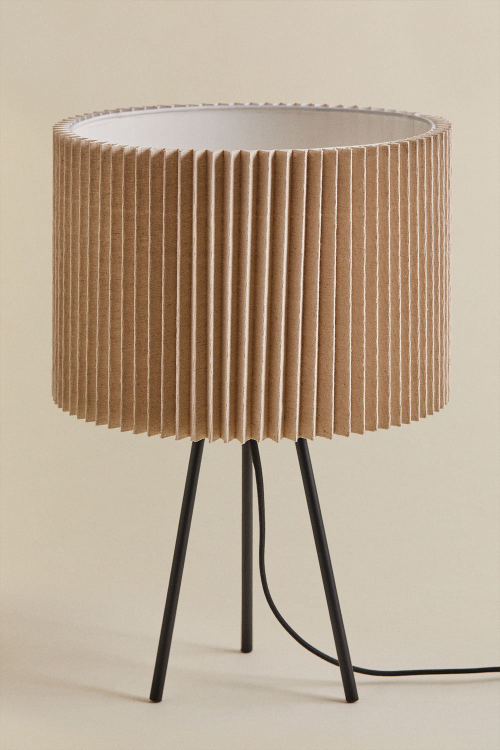 Lampada da tavolo Quintelia in lino e metallo