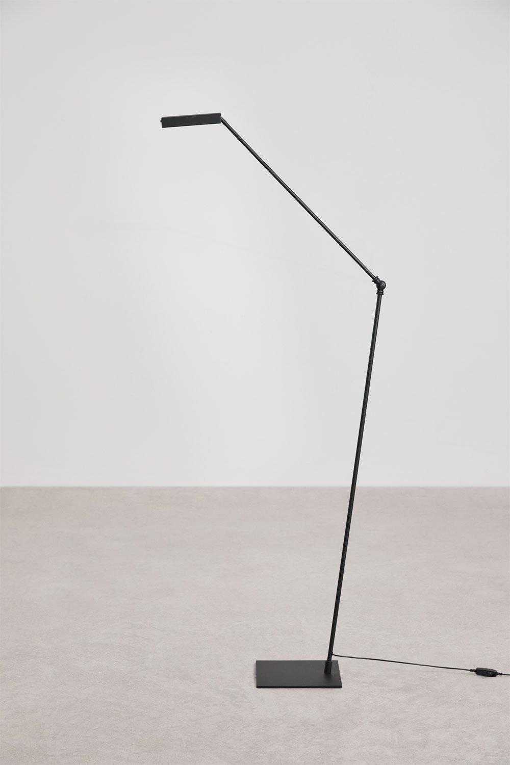 Lampada da terra a LED in ferro Valtyn