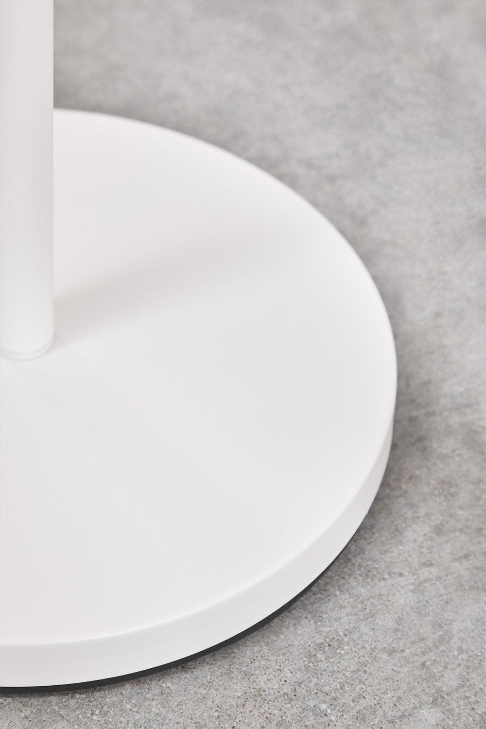 Lampada da terra LED wireless Ovela in ferro e corda intrecciata