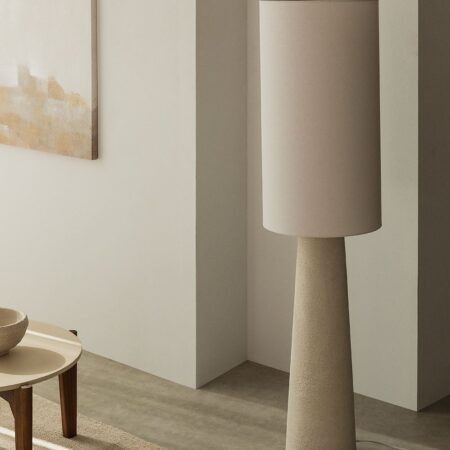 Lampada da terra Loana in lino e fibra di vetro