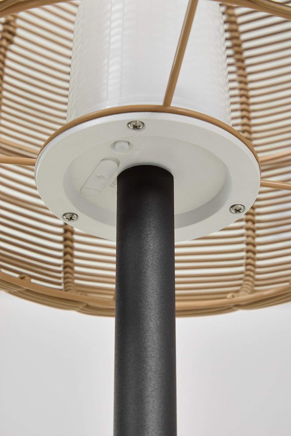 Lampada da terra per esterni a LED senza fili Ovela in ferro e corda intrecciata