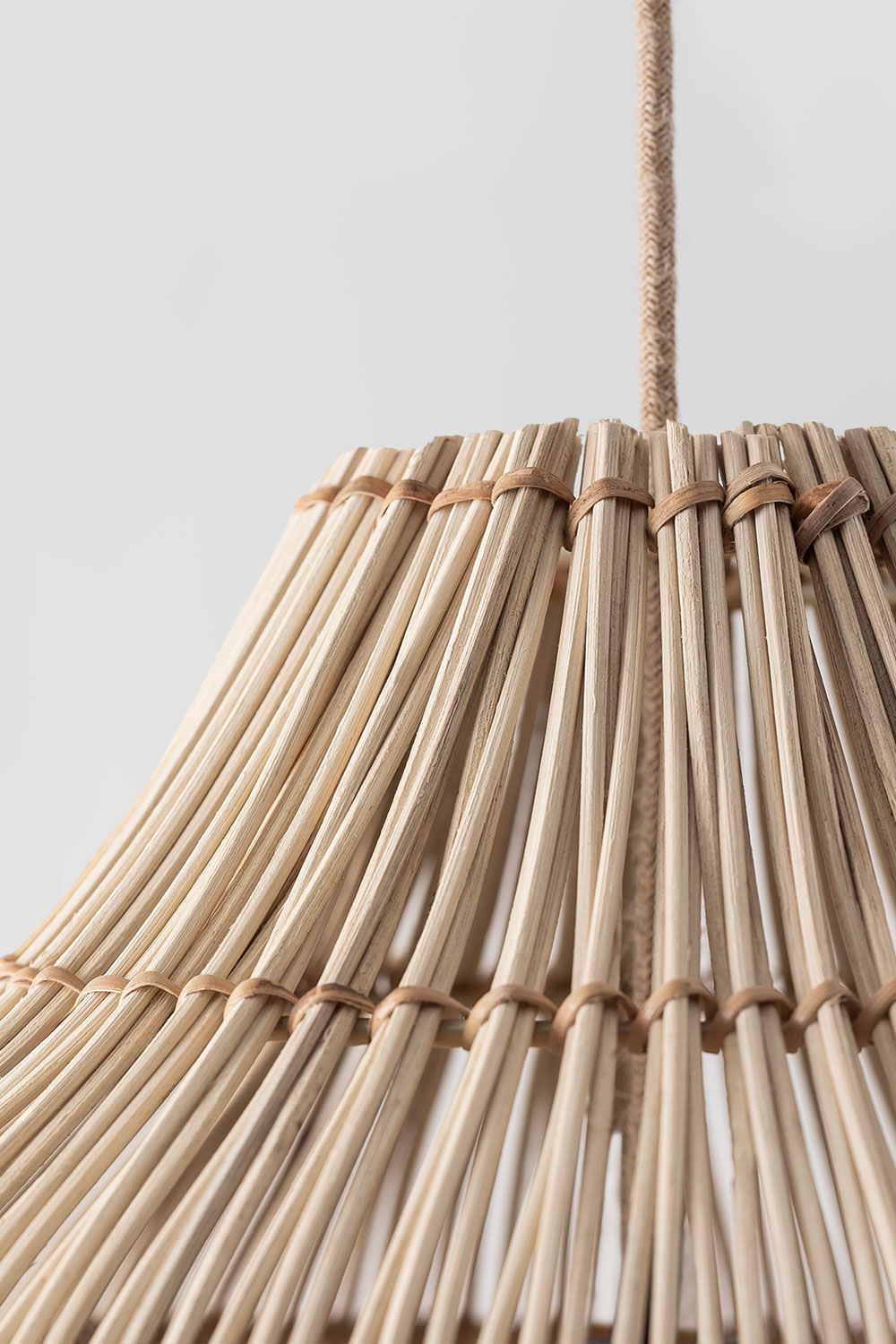 Lampadario in rattan intrecciato Llaury