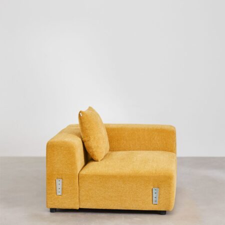 Modulo angolare destro (135x113 cm) con bracciolo alto e cuscino per divano modulare Bruna