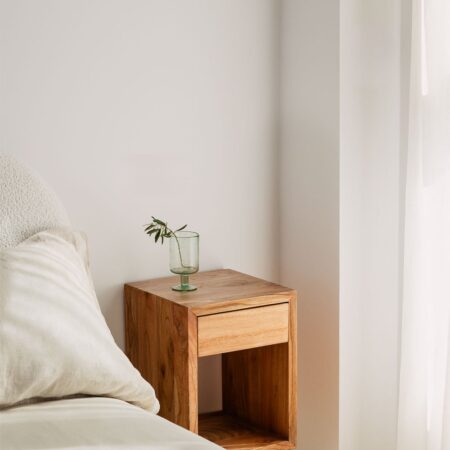 Pacco di 2 comodini sospesi in legno Gyda